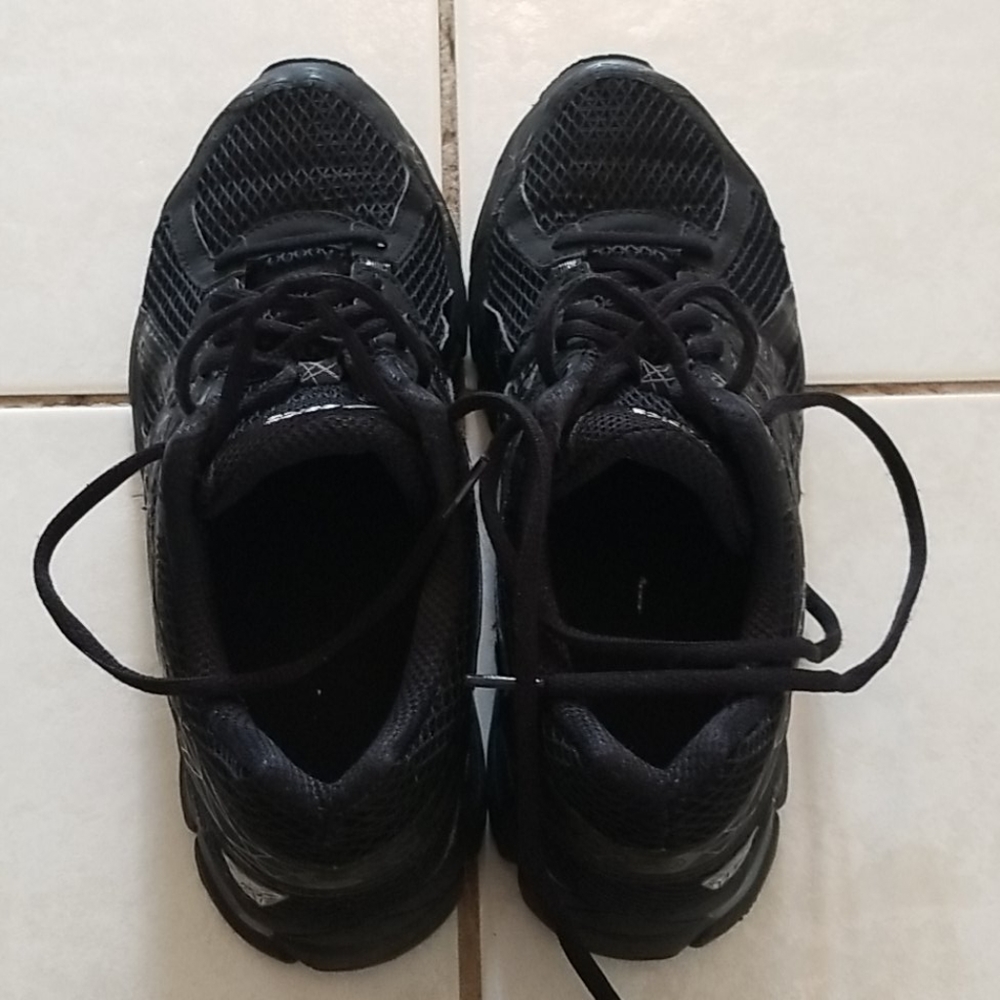 Black Asics GT-1000 Duomax size 9.5 Women's